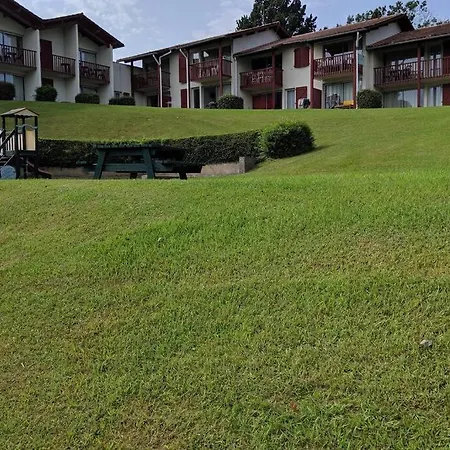 T3 Proche D'espelette Dans Domaine Avec Piscine *