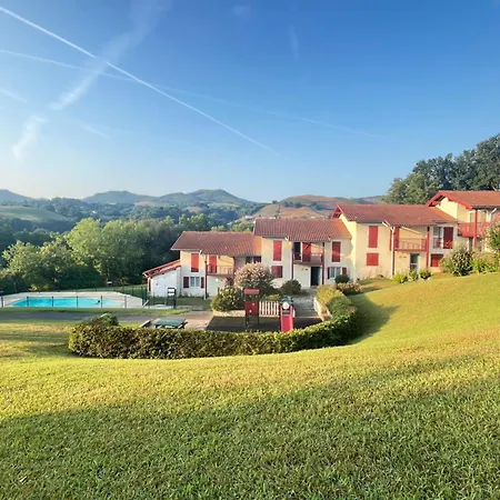 T3 Proche D'espelette Dans Domaine Avec Piscine Appartamento
